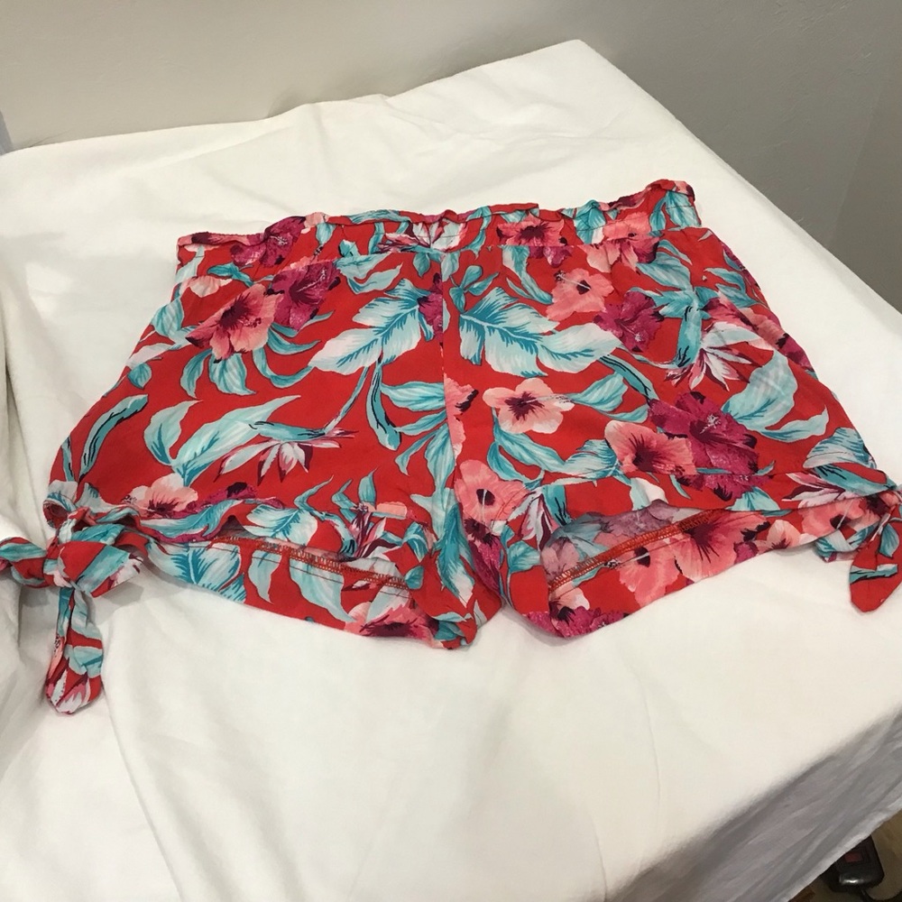 👚 Bundle of 5 Women’s Shorts – Size Medium - Picture 6 of 8